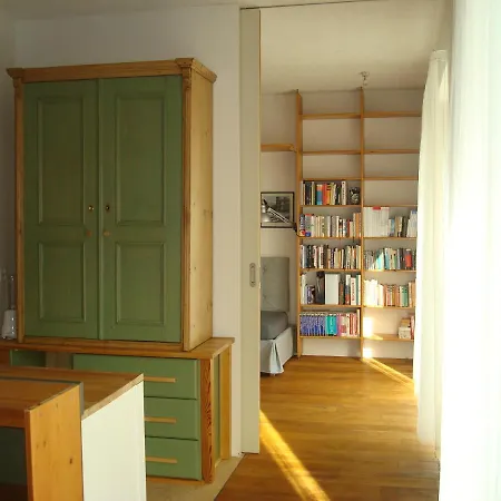 Pod Velkou Amerikou Apartment